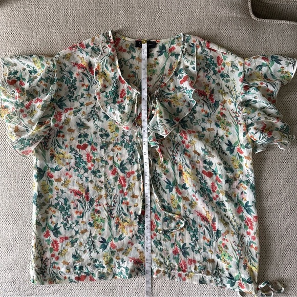 Jessica Simpson Floral Top Semi Sheer Ties at Neck and Hem Flutter Sleeve Size M - Picture 8 of 8